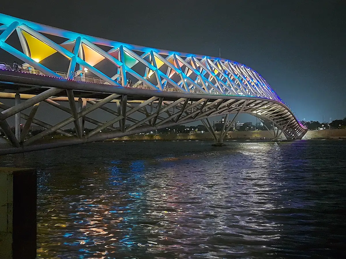 The Atal footbridge over the Sabarmati riverfront in Ahmedabad at night